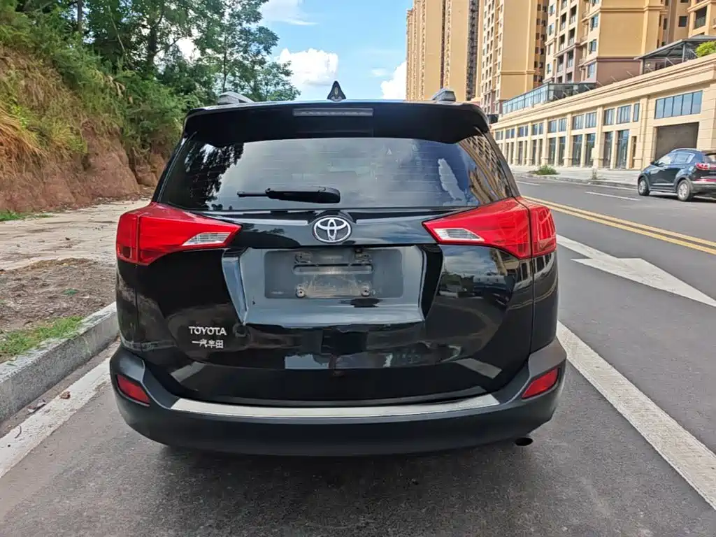 Toyota RAV4 2015 — фото 6