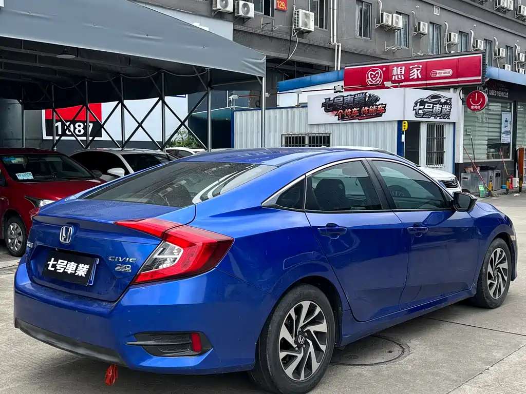 Honda Civic 2018 — фото 9