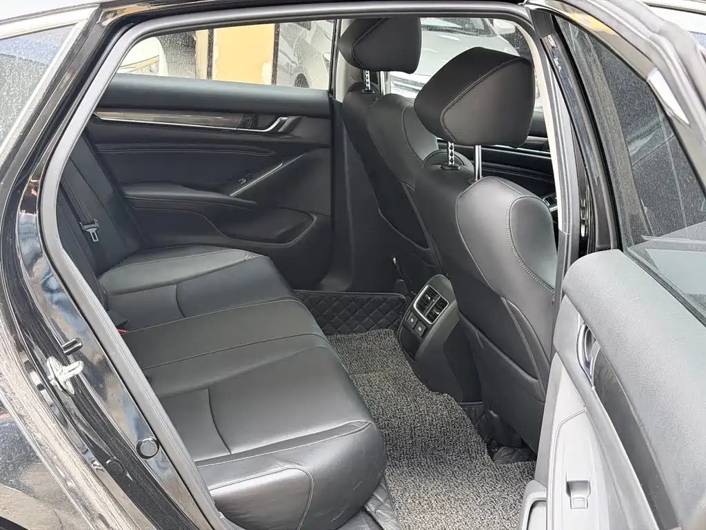 Honda Accord 2022 — фото 10