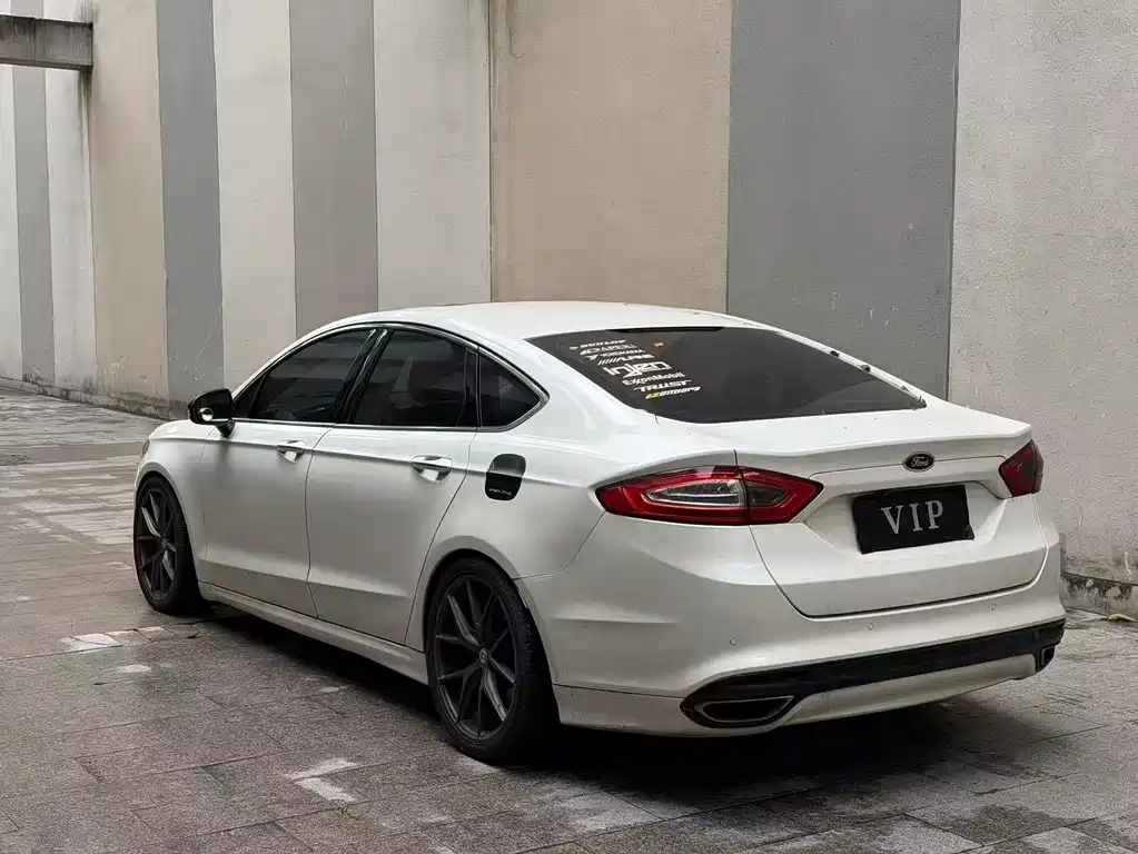 Ford Mondeo 2015 — фото 9