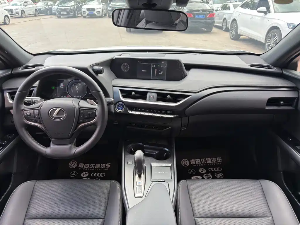 Lexus UX New Energy 2023 — фото 11