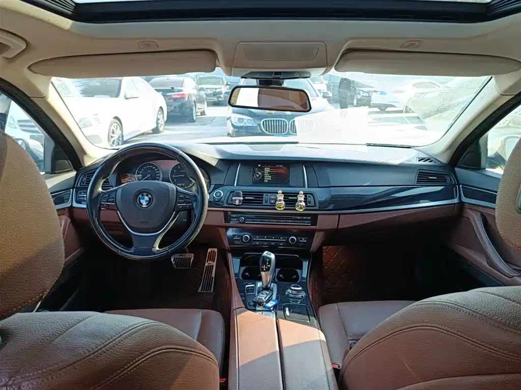 BMW 5 Series 2016 — фото 10