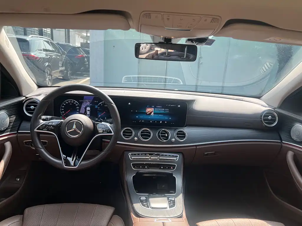 Mercedes-Benz E-Class 2022 — фото 10
