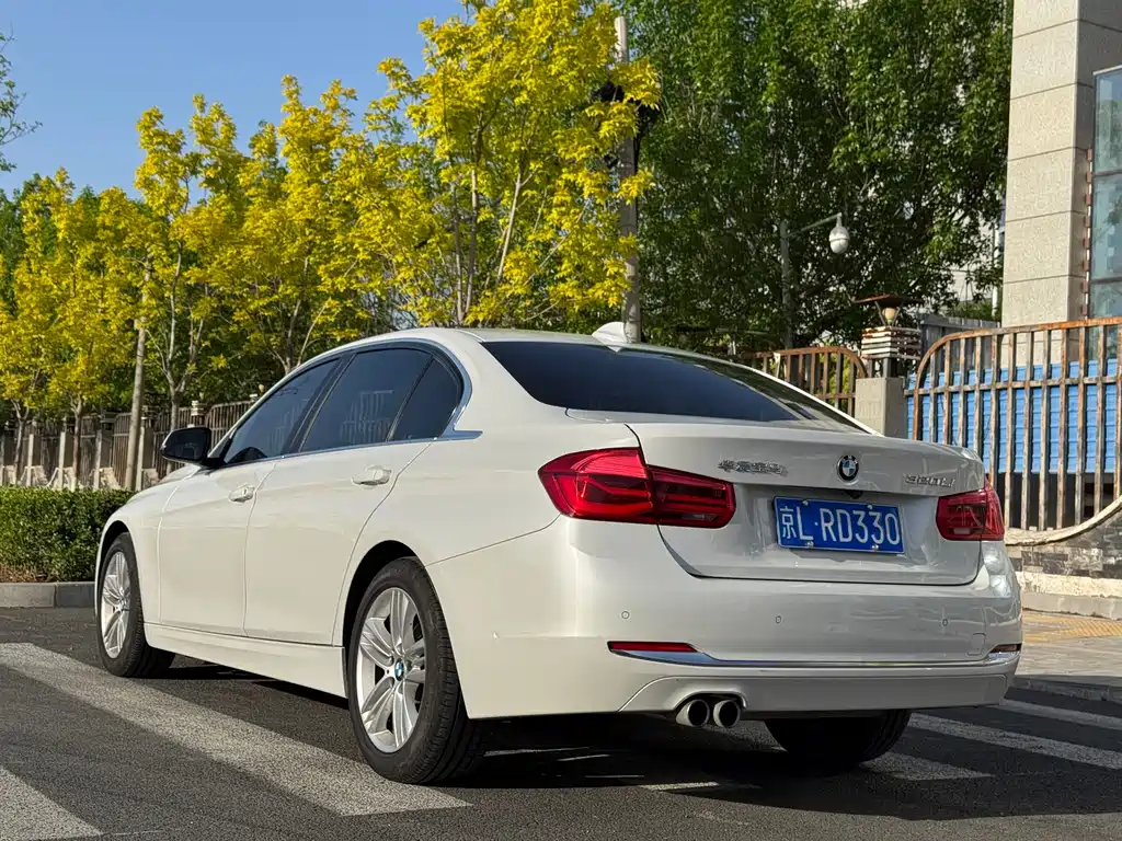 BMW 3 Series 2017 — фото 23