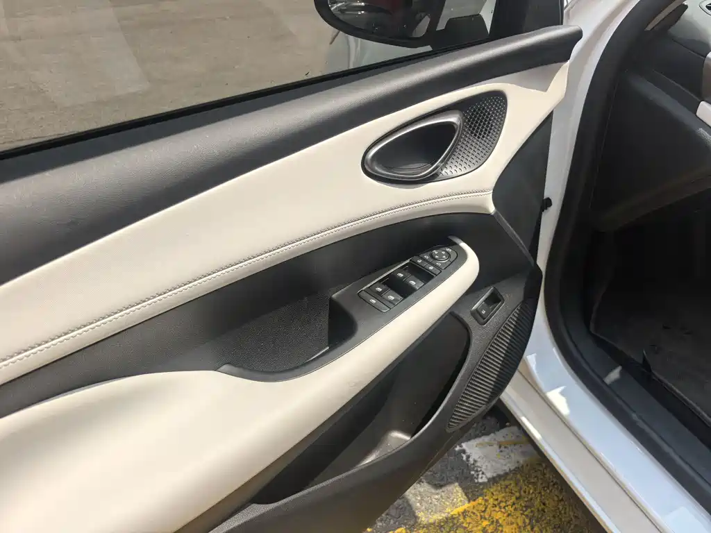 BYD Seal 05 DM-i 2025 — фото 16