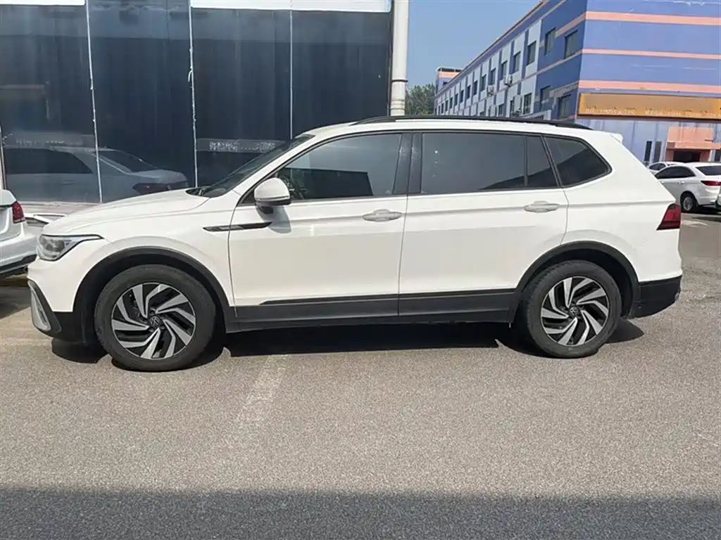 Volkswagen Tiguan L 2022 — фото 9