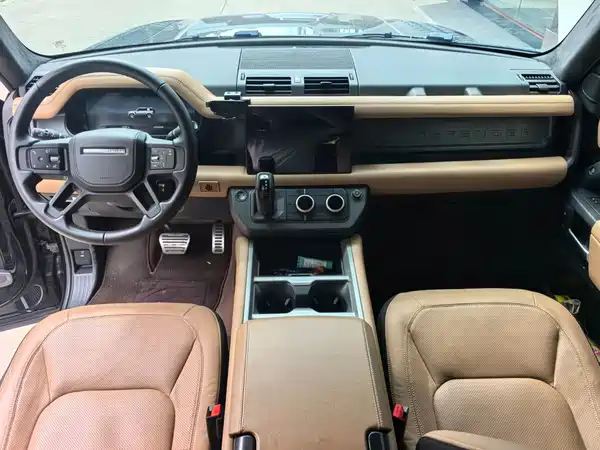 Land Rover Defender 2025