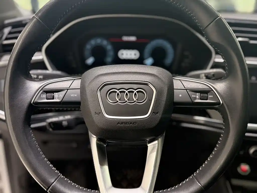 Audi Q3 2023 — фото 8