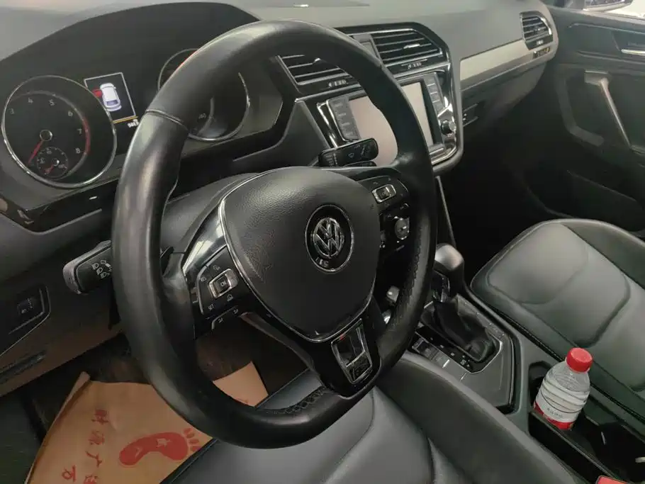 Volkswagen Tiguan L 2018 — фото 15