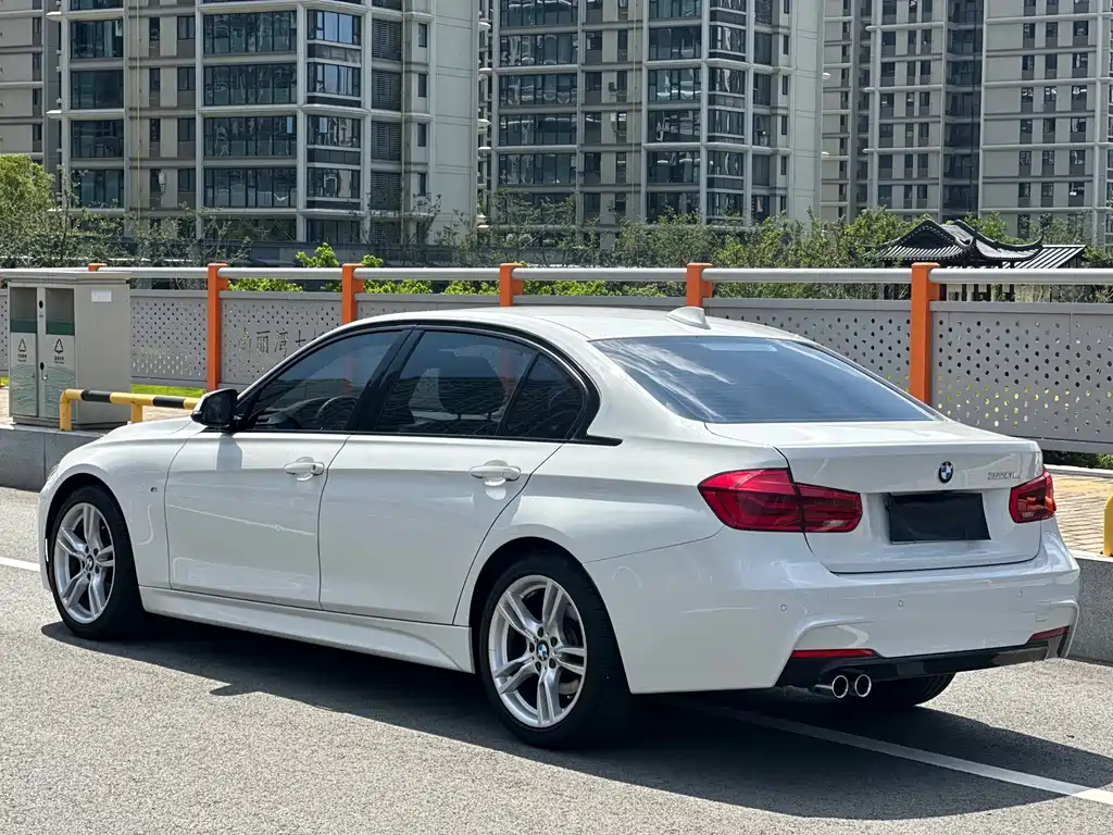 BMW 3 Series 2017 — фото 16