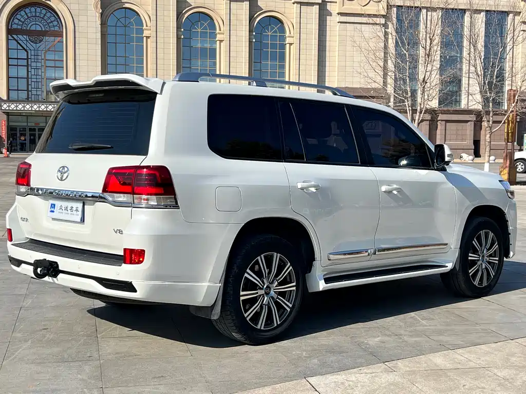 Toyota Land Cruiser 2018 — фото 8