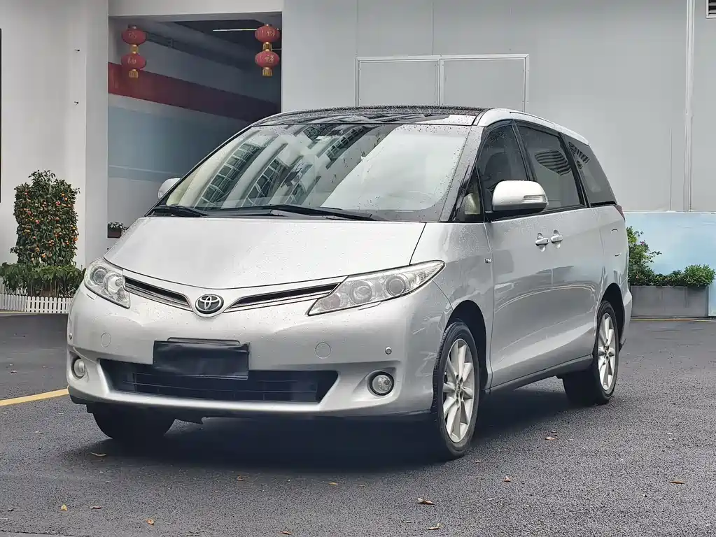 Toyota Previa 2015 — фото 1