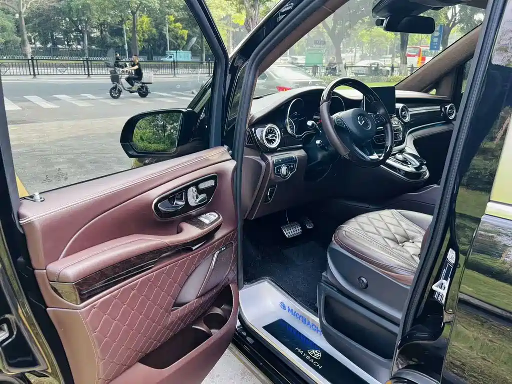 Mercedes-Benz V-Class 2020 — фото 15