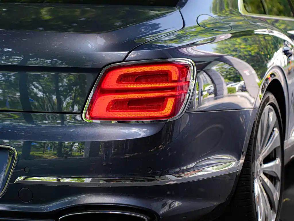 Bentley Flying Spur 2021 — фото 10