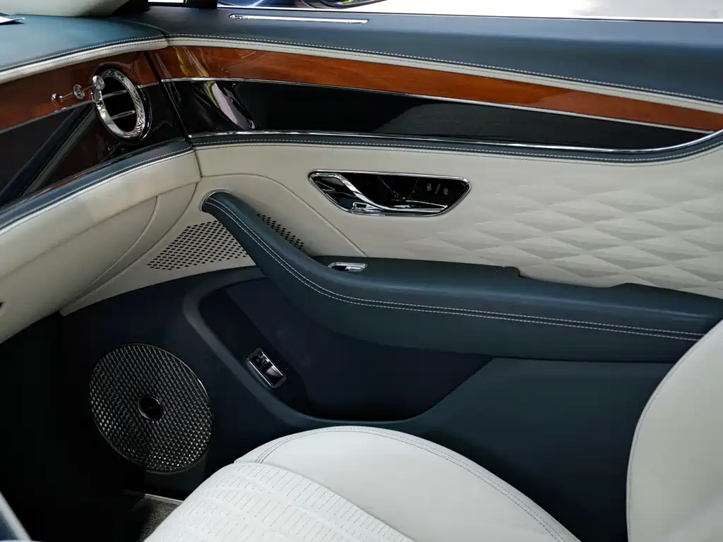 Bentley Flying Spur 2021 — фото 14