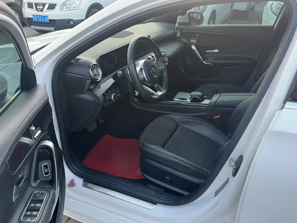 Mercedes-Benz A-Class 2019 — фото 11