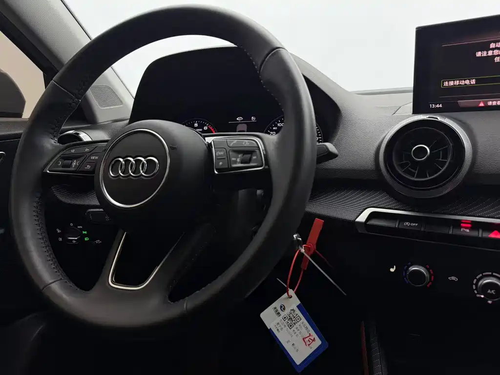 Audi Q2L 2022 — фото 10