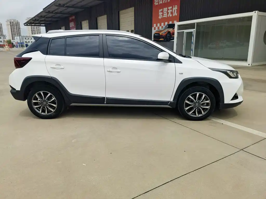 Toyota Yaris L 2021