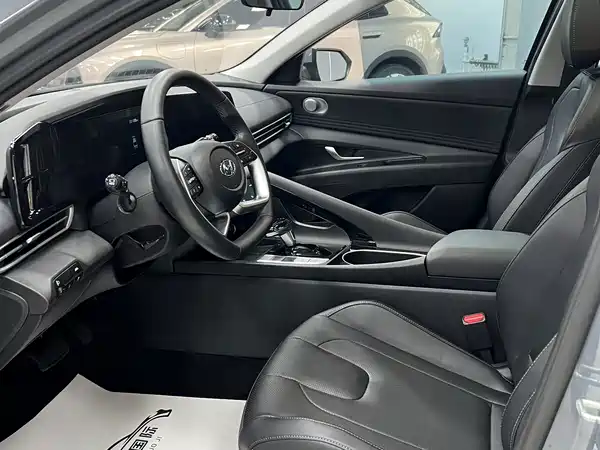 Hyundai Elantra 2022