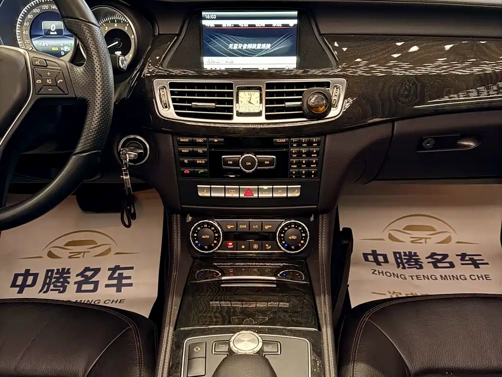 Mercedes-Benz CLS 2014 — фото 16