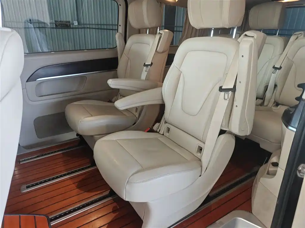 Mercedes-Benz V-Class 2021 — фото 14