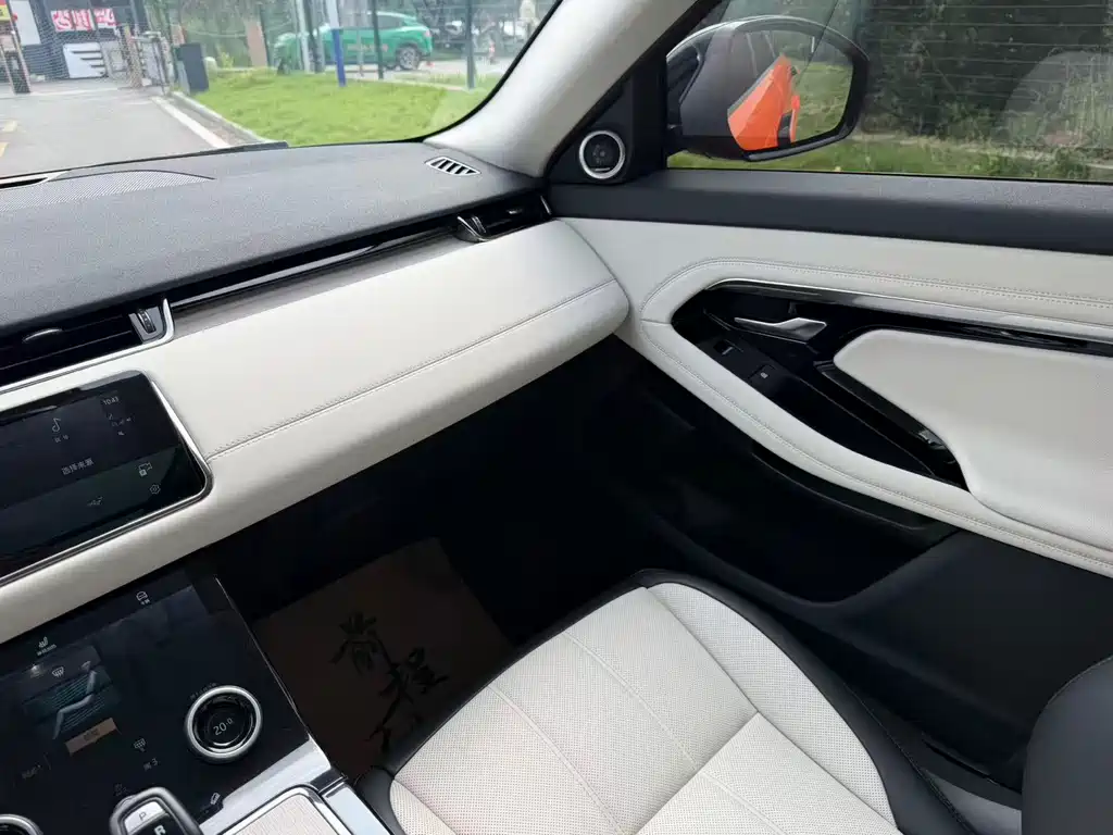 Land Rover Range Rover Evoque 2023 — фото 10