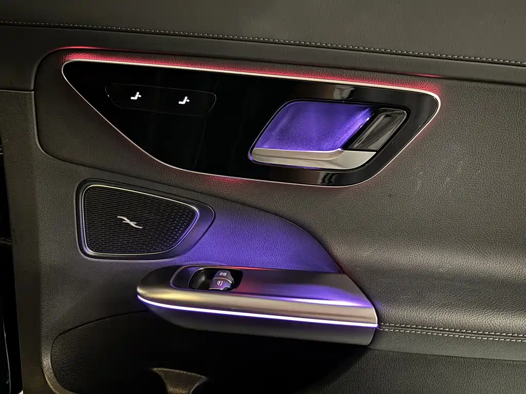 Mercedes-Benz C-Class 2023 — фото 12