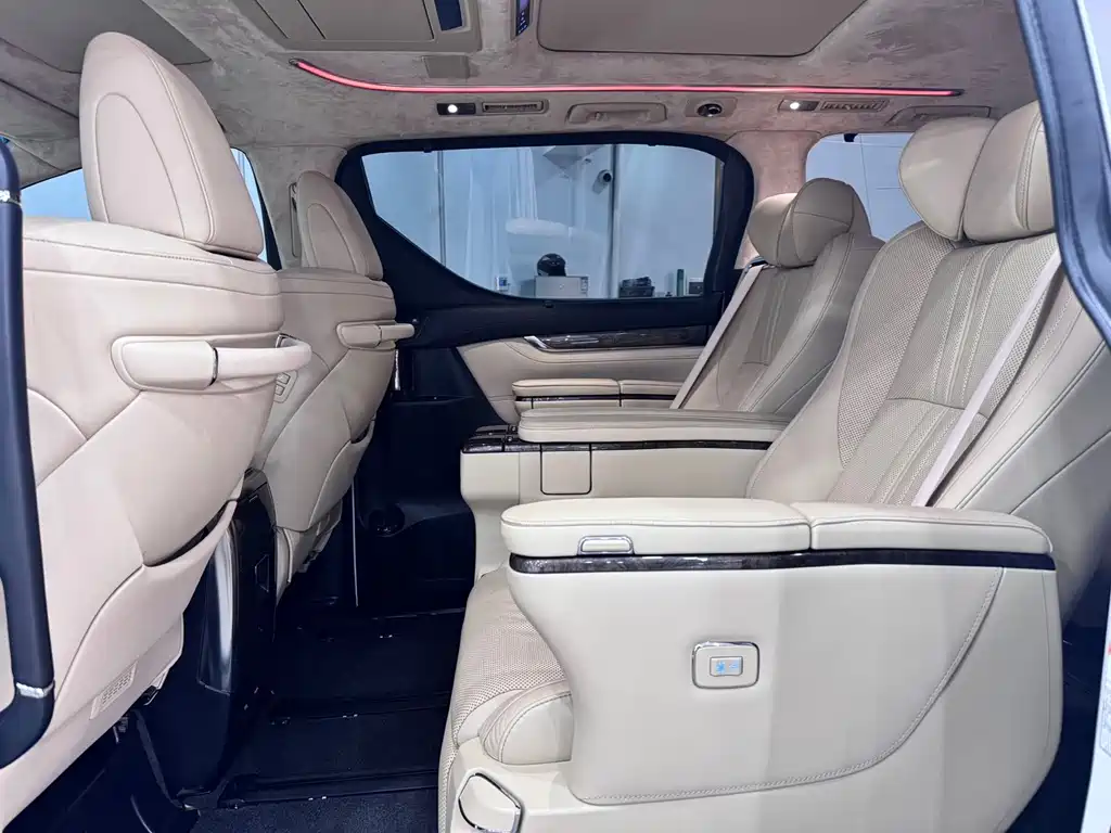 Toyota Alphard 2018 — фото 12