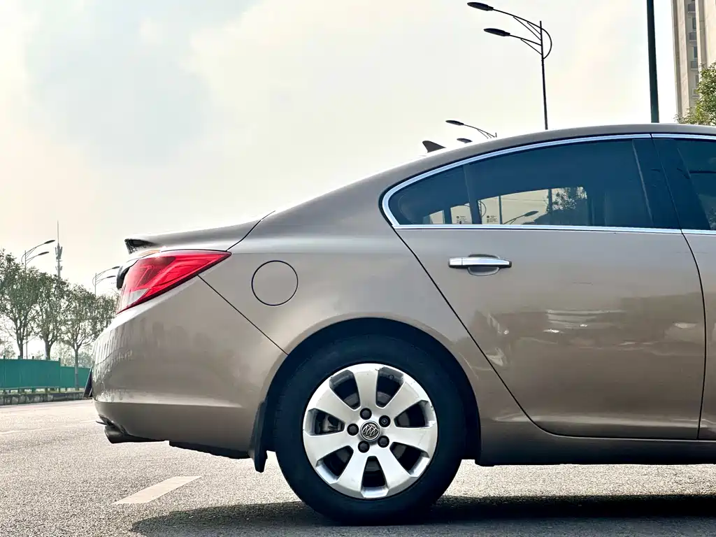 Buick Regal 2011 — фото 11
