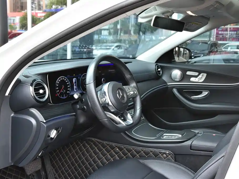Mercedes-Benz E-Class 2020 — фото 14