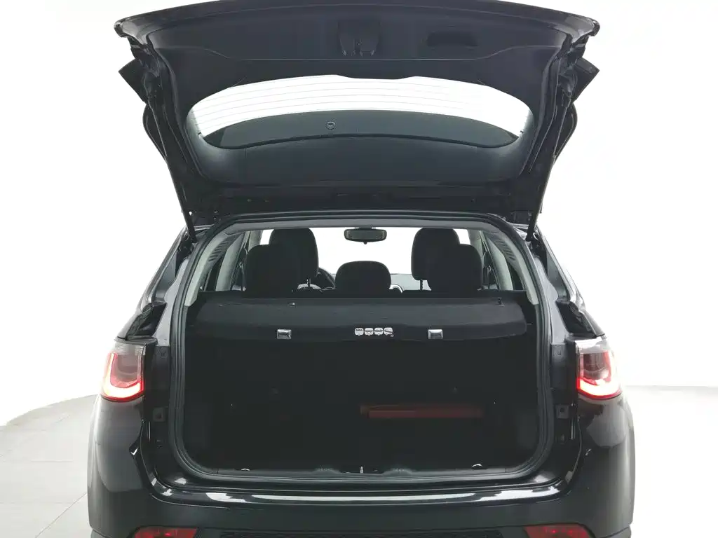 Jeep Compass 2017 — фото 16