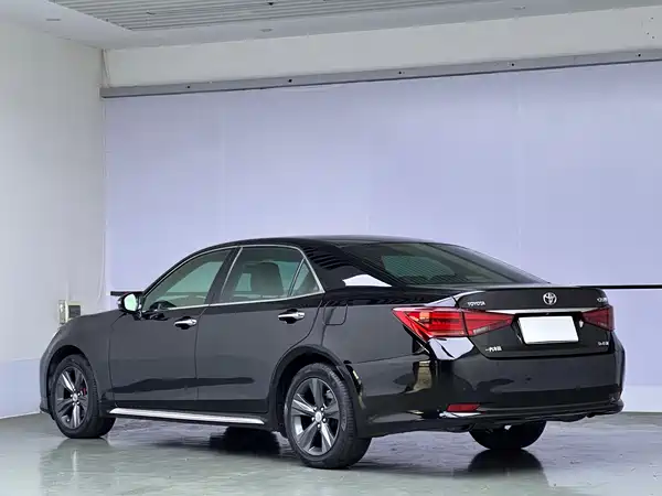Toyota Crown 2015