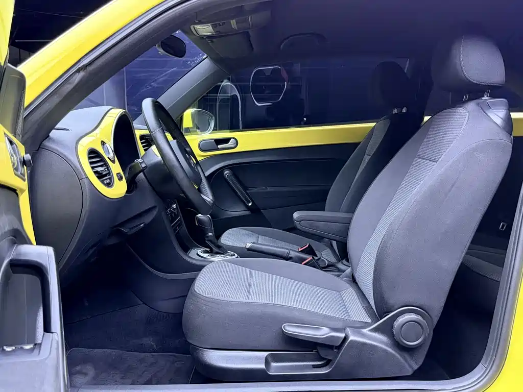 Volkswagen Beetle 2015 — фото 11