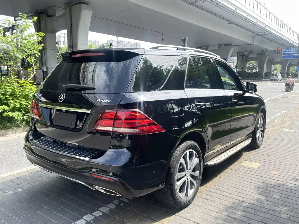 Mercedes-Benz GLE 2017 — фото 13