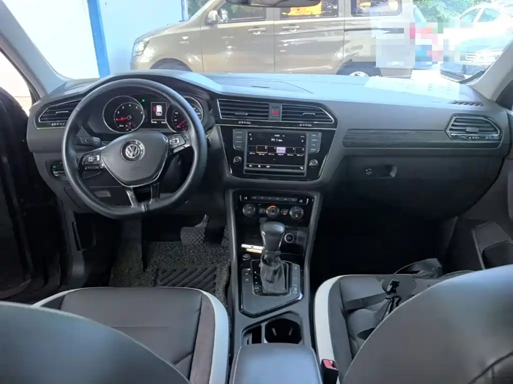 Volkswagen Tiguan L 2018 — фото 10