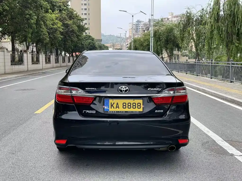 Toyota Camry 2017 — фото 10