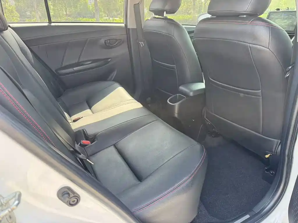 Toyota Yaris L 2022 — фото 13