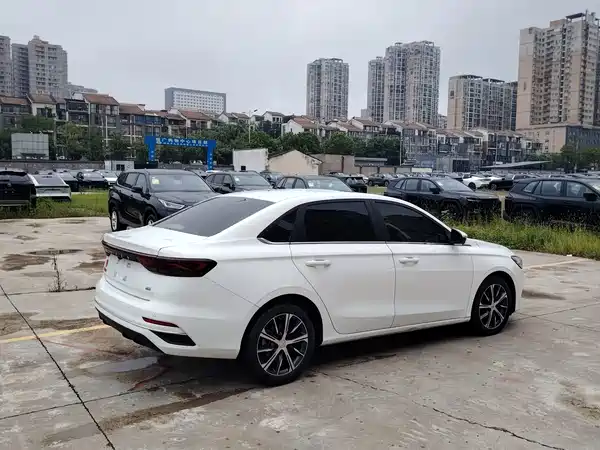 Geely Emgrand 2023