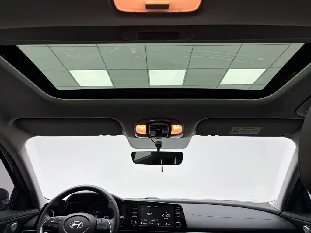 Hyundai Elantra 2023 — фото 20