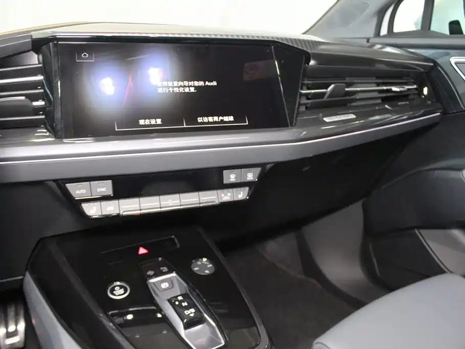 Audi Q4 E-Tron 2025 — фото 11