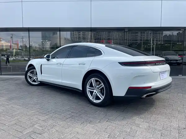 Porsche Panamera 2025