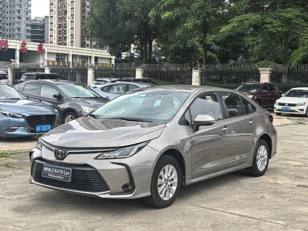 Toyota Corolla 2023 — фото 1