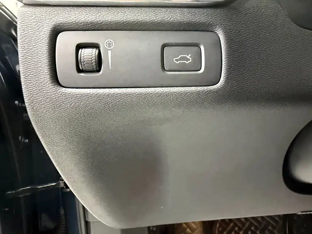 Volvo XC60 2019 — фото 15