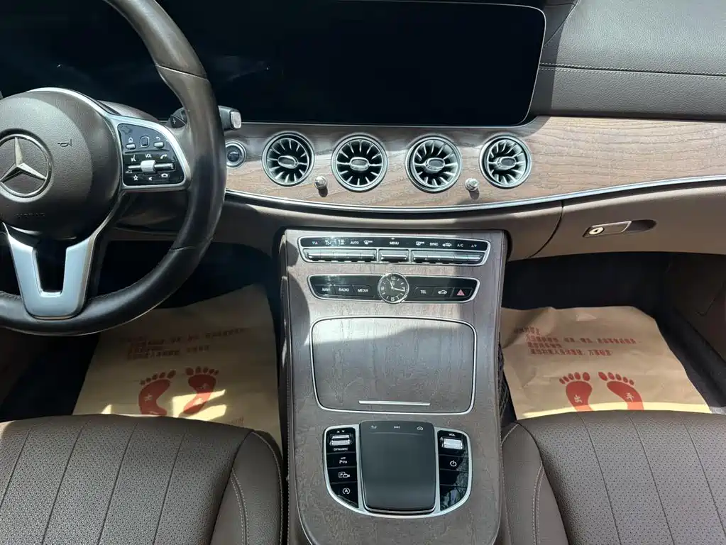 Mercedes-Benz E-Class 2020 — фото 20