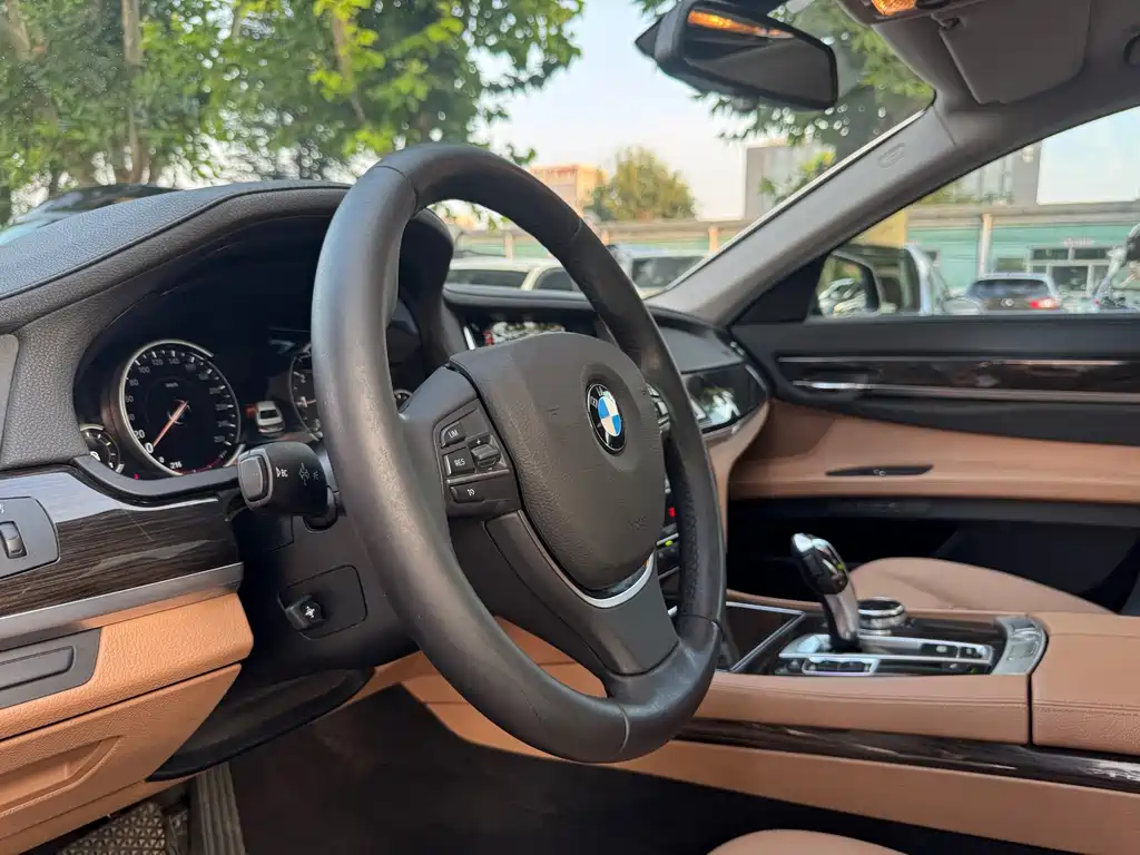 BMW 7 Series 2015 — фото 11