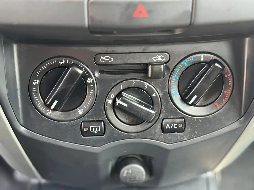 Nissan Livina 2014 — фото 15