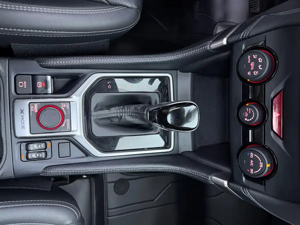 Subaru Forester 2022 — фото 12