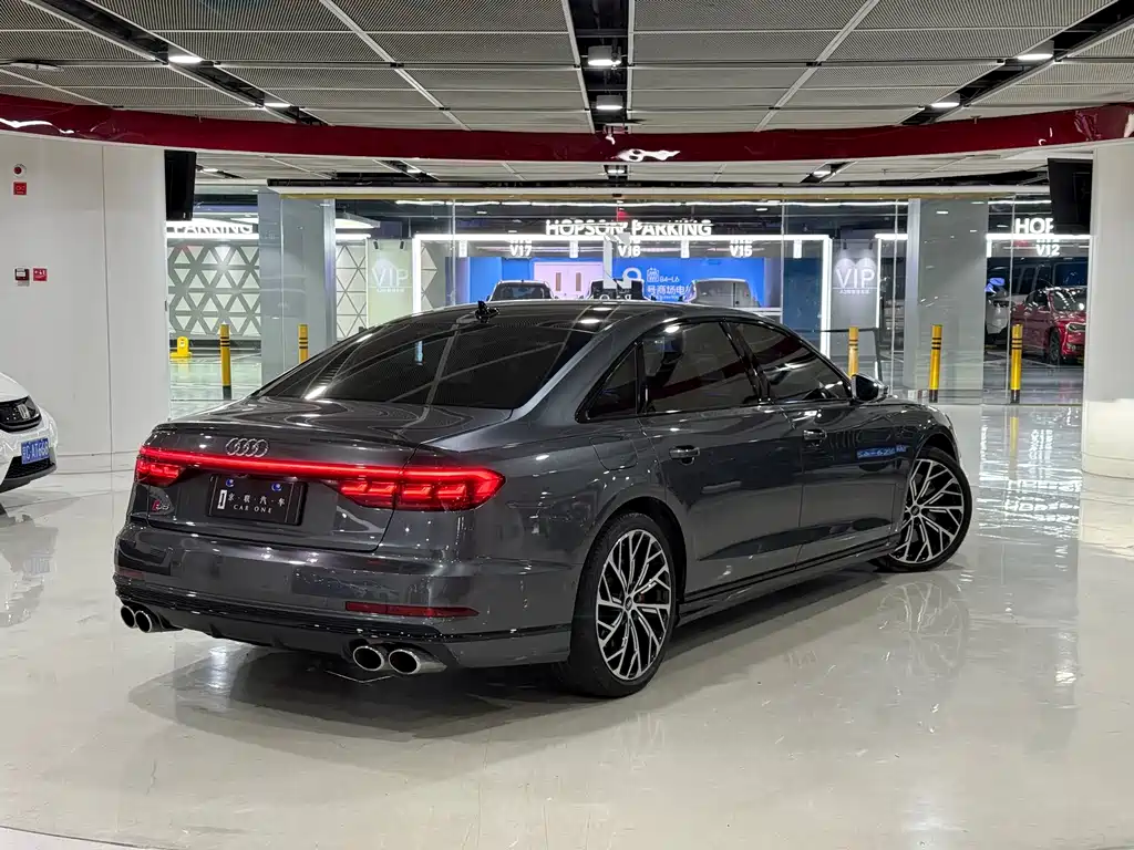 Audi S8 2021 — фото 13