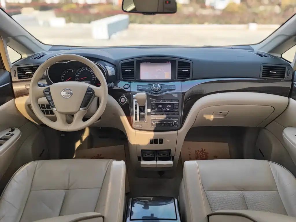 Nissan Quest 2015 — фото 16