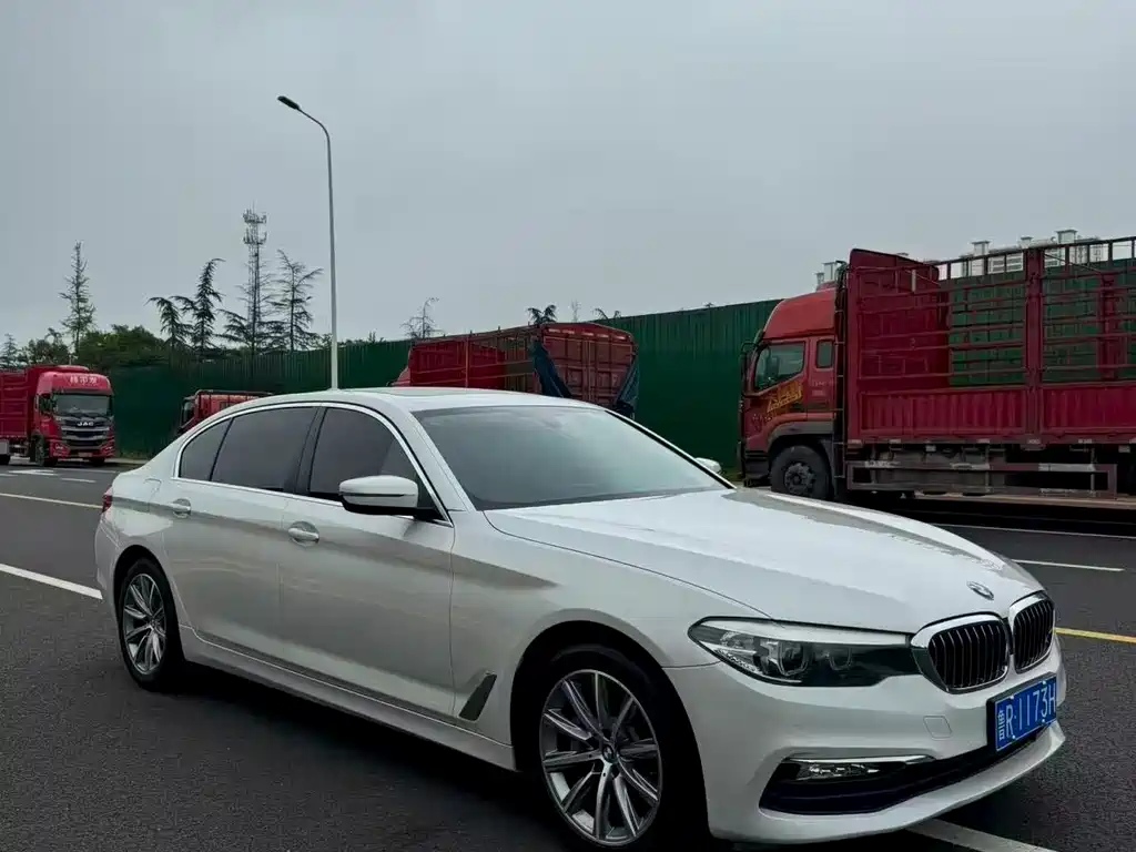 BMW 5 Series 2018 — фото 3